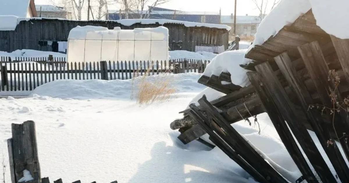 Жительница Кузбасса провела под снежным завалом 10 часов 