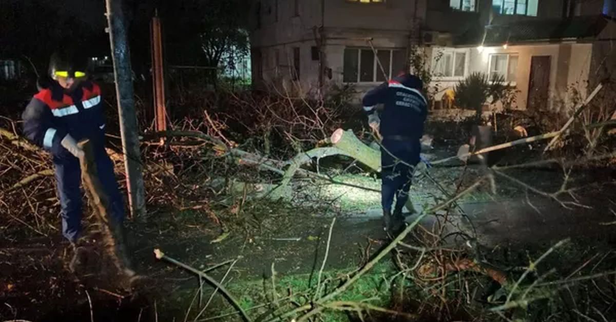 В Крыму - массовое отключение электричества из-за штормовой погоды